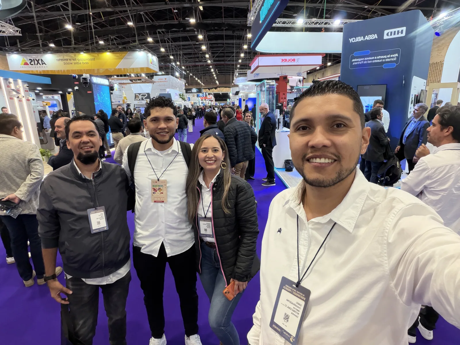 Equipo de BOOM GPS en una feria de tecnologia y seguridad